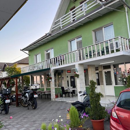 Pensiunea Simina Caransebeş Zewnętrze zdjęcie
